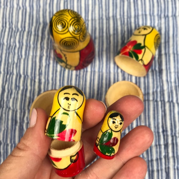 Vintage Russian Nesting Dolls 7 Piece Traditional - Picture 9 of 9